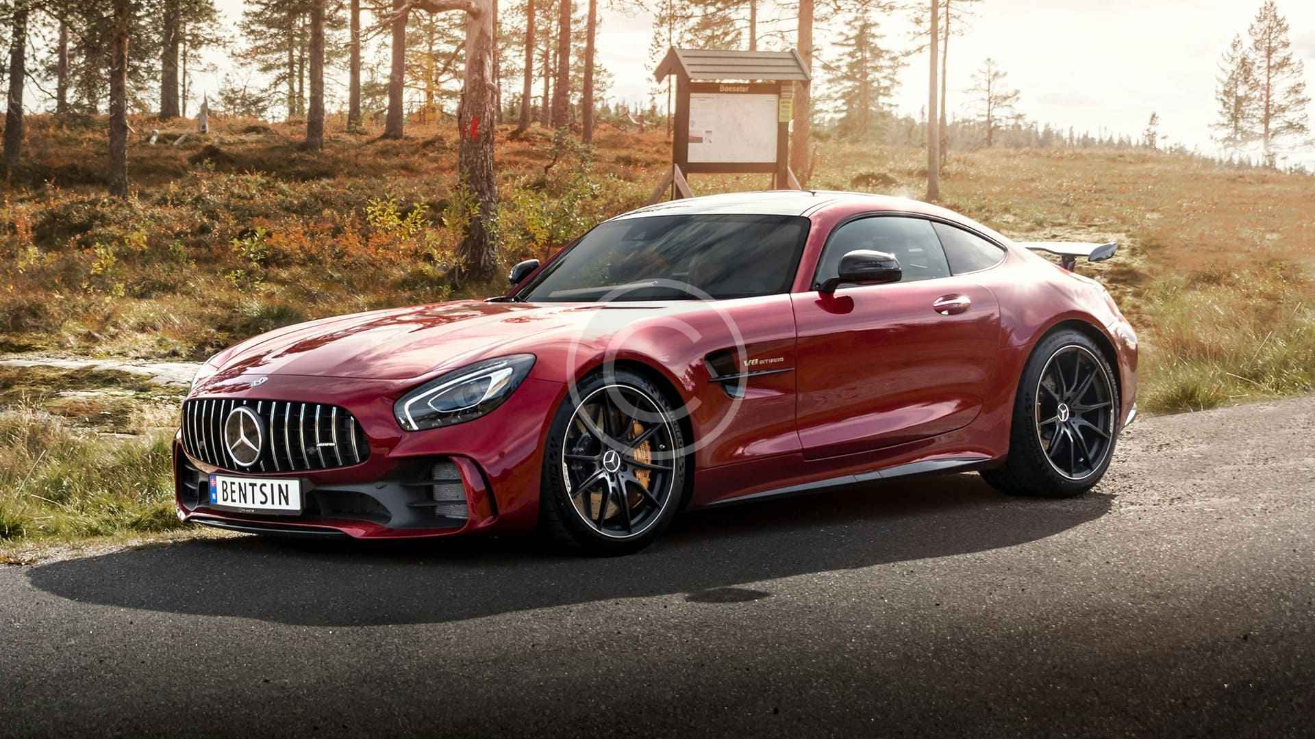 Cadru suplimentar cu automobil pregatit pentru prezentare